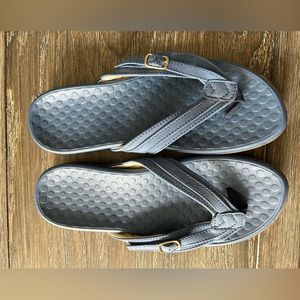 NWOT Blue Vionic sandal